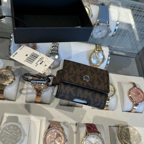 Michael Kors AirPods Pro Clip Case 36H0LHRL1B - Picture 2 of 6